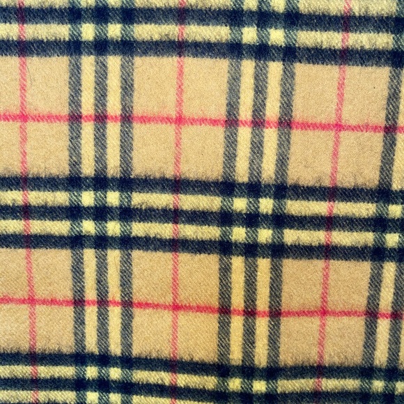 ‼️ SOLD‼️ Burberry Vintage Check Cashmere Scarf‼️ - Picture 3 of 6